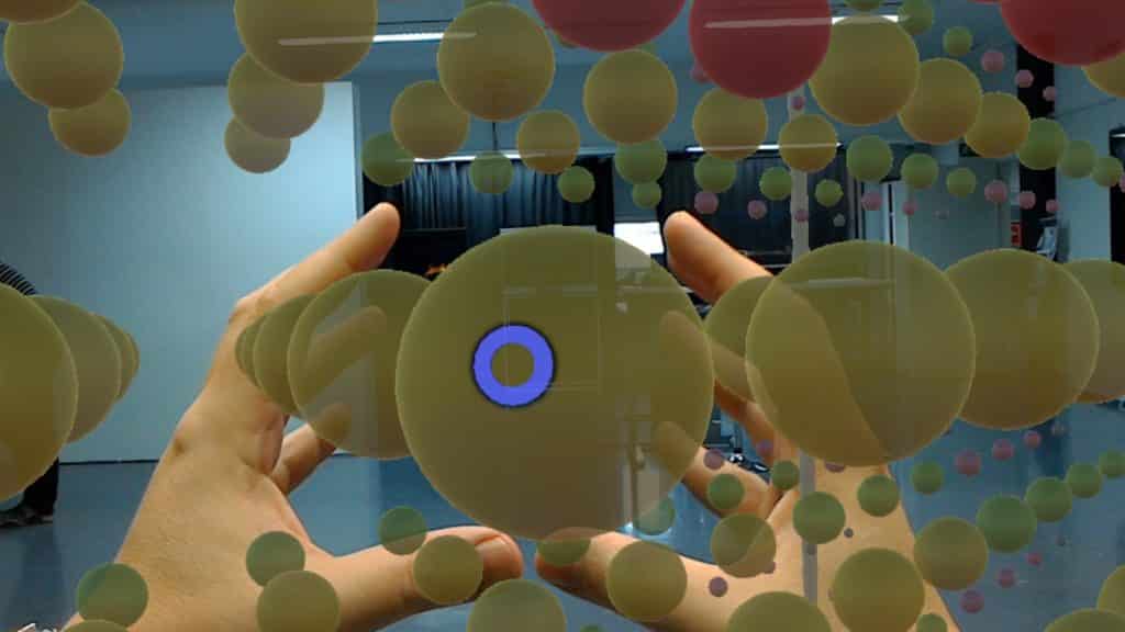 Digitaalista todellisuutta HoloLensin läpi katsottuna ja koettuna