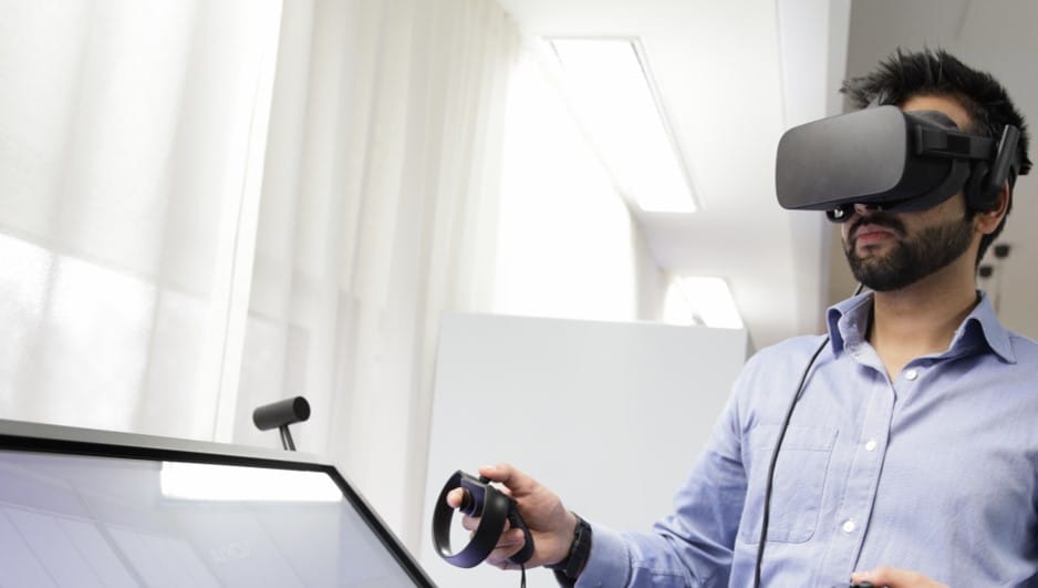 Using Oculus VR headset